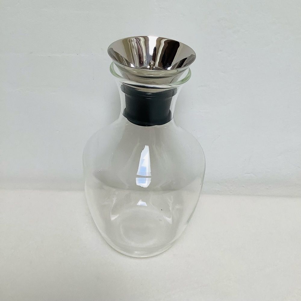 WATER CANISTER CARAFE DECANTER PITCHER TOP POUR NO SPILL 10” HEIGHT ELEGANT